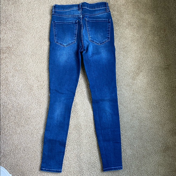 🦋 FREE PEOPLE DISTRESSED JEANS - Picture 6 of 6